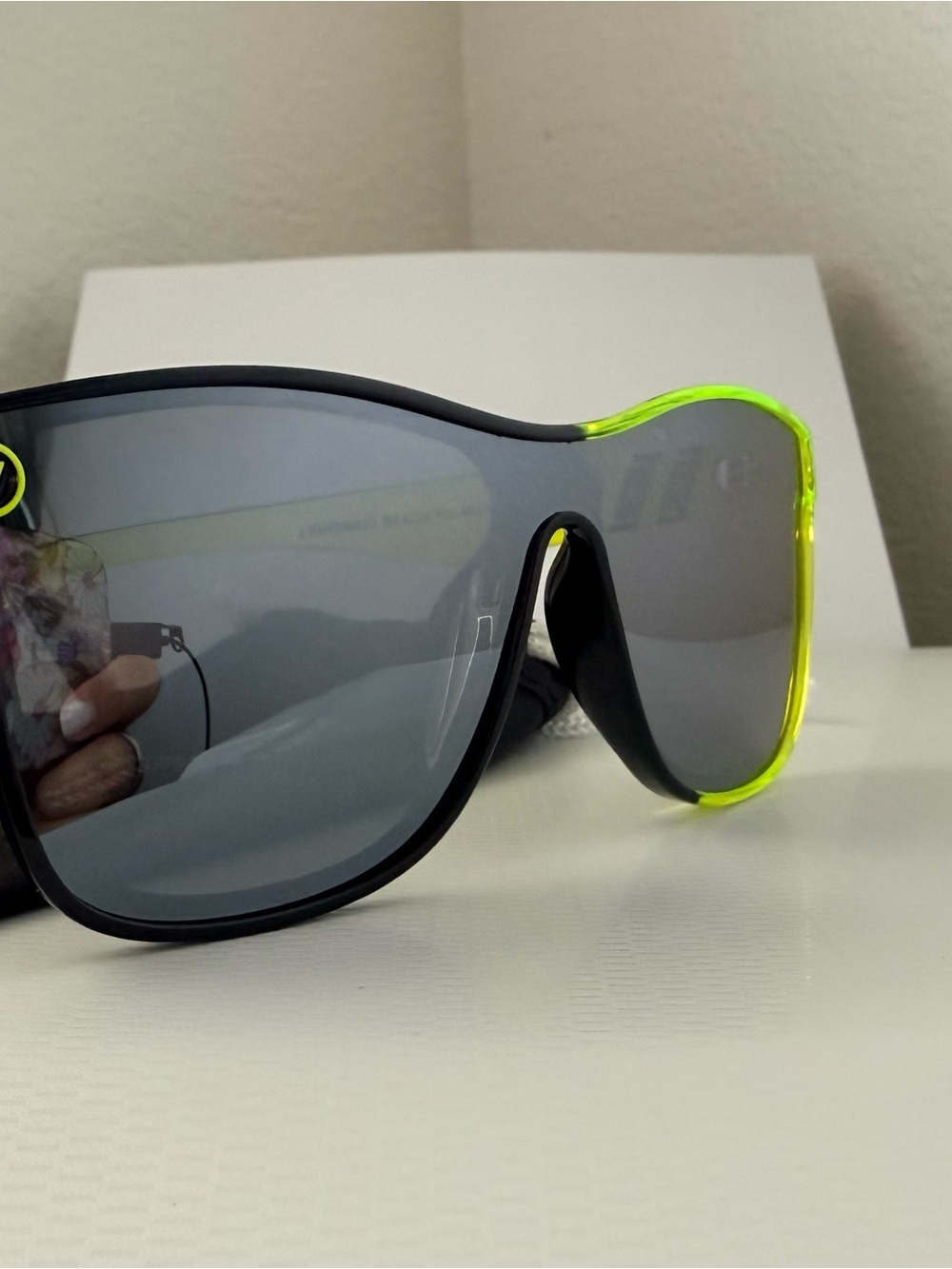 Polarized Blenders Unisex Sunglasses in Neon Green - Picture 2 of 4